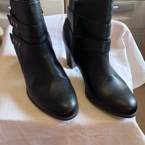 Cute Ankle Boots with 3” thick Heel. - Picture 2 of 7